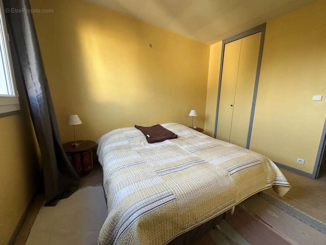 Maison à LE MESNIL-SAINT-DENIS