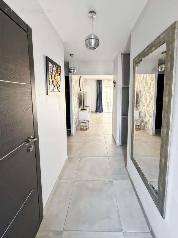 Marcilly-en-Villette – Maison de plain-pied 105 m² avec piscine couverte, jardin sans vis-à-vis et prestations soignées - photo 5