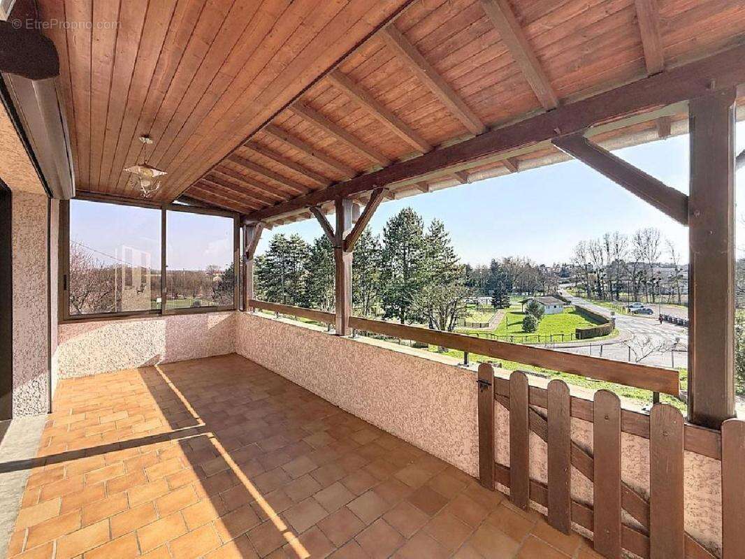 Maison à CRECHES-SUR-SAONE