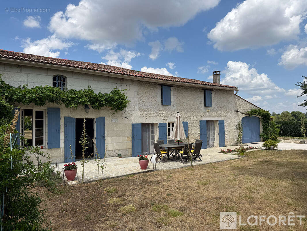 Exclusivité laforet  - maison de caractère - 4 chambres - grand terrain - proche saintes - photo 11