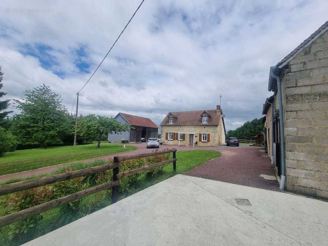 Maison à LE MELE-SUR-SARTHE