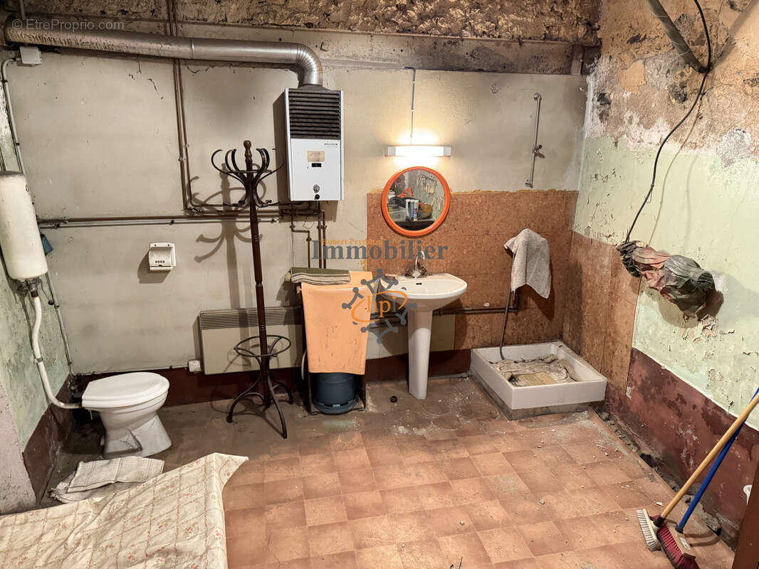 VENTE Maison de 96 m2, au coeur du village de Fayet, à rénover - photo 6