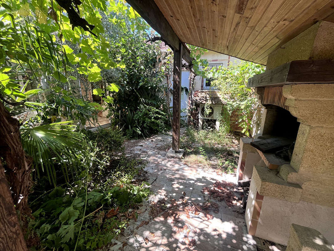 Maison 7 pièces à vendre à TALENCE BÉTHANIE  Maison familiale de caractère avec dépendance et grand jardin - photo 16