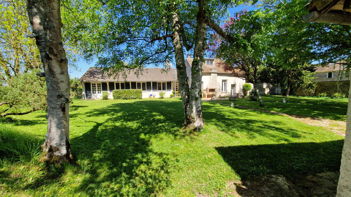 NOZAY - Propriété exceptionnelle et rare de 7 et 8 pièces de 248 m² habitable sur terrain clos de 2144 m² + dépendances de 80 m² - photo 6