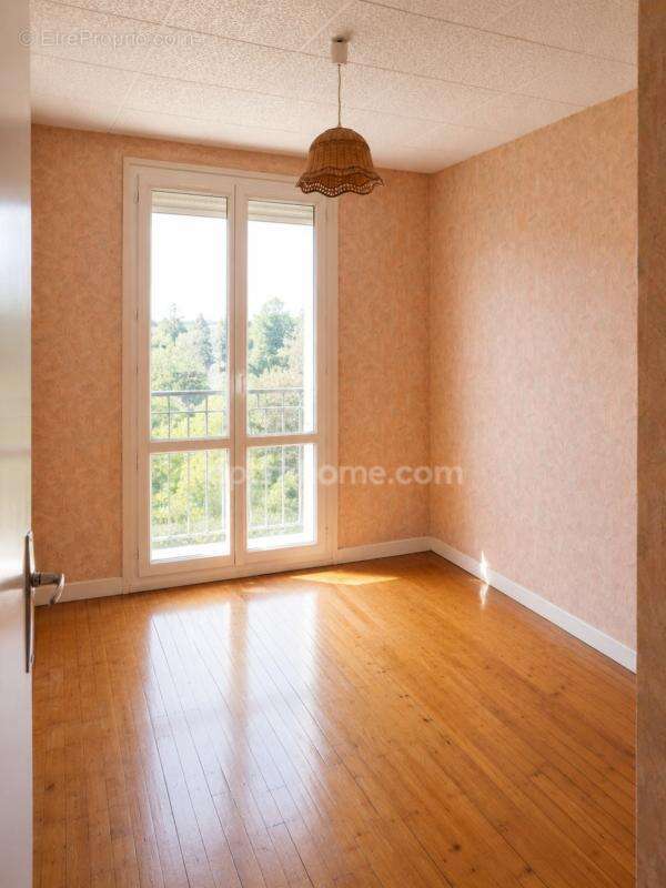 Appartement T4 de 72 m² – Ascenseur – Loggia – Rennes 35200 - photo 3
