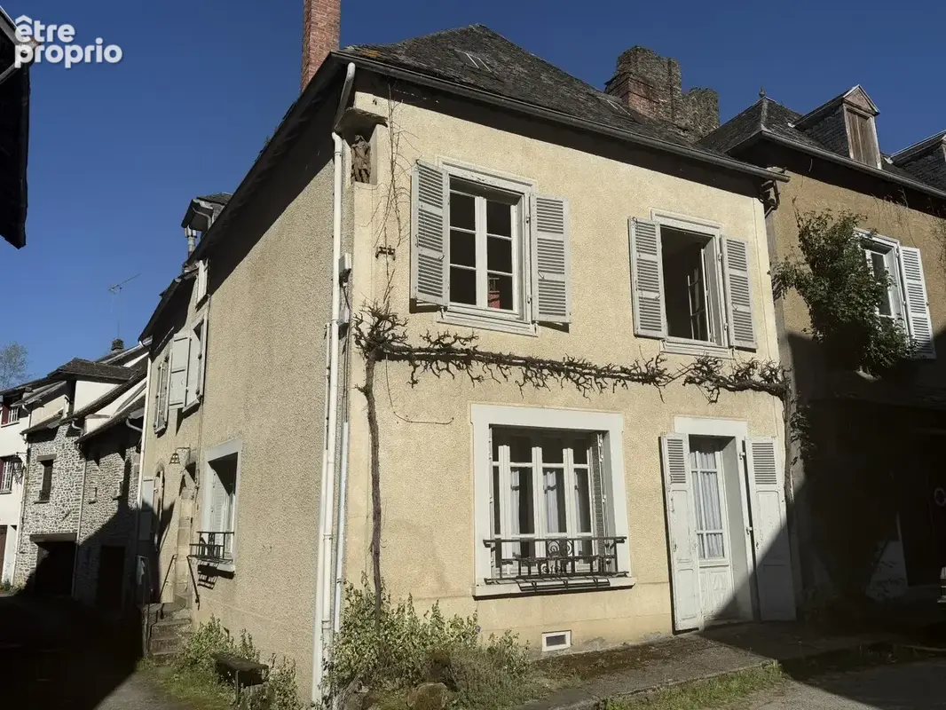Maison à SEGUR-LE-CHATEAU