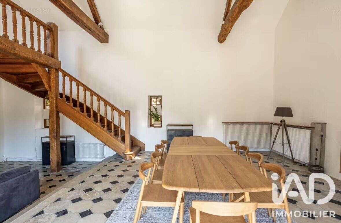 Maison 207 m² à Saulx-Marchais  - photo 4