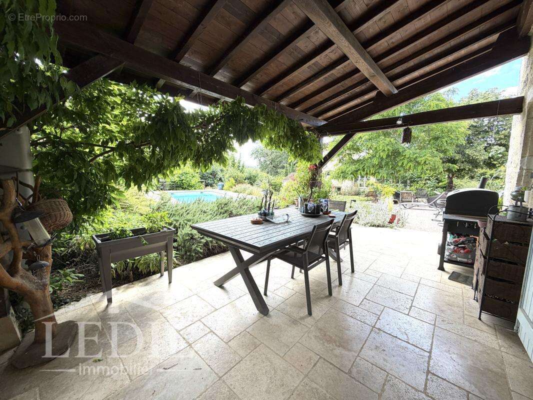 Splendide propriété de 3 habitations,piscine,parc - photo 3