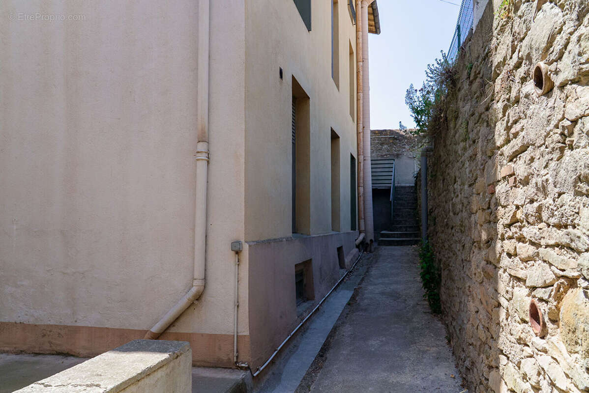 CARCASSONNE FACE CITE Immeuble sans copropriété 6 logements, 2 commerces et parking de 6 places - photo 17