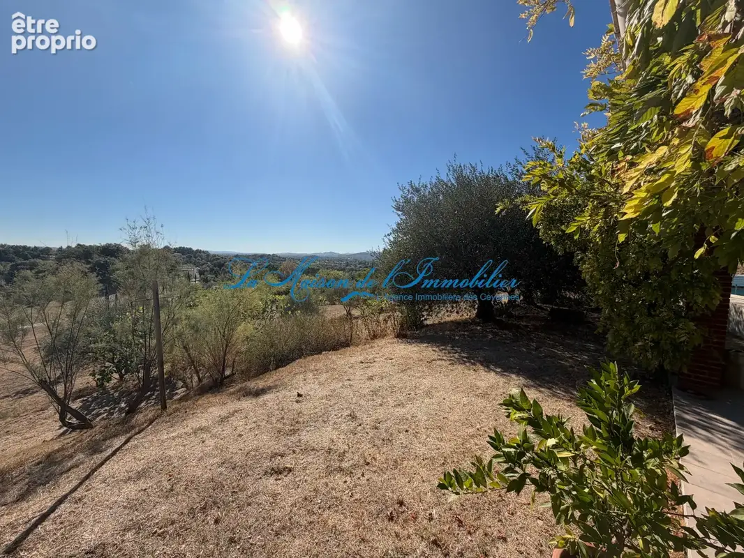 Sur les hauteurs de ST HILAIRE DE BRETHMAS, maison F5, piscine, double garage sur 3000 m2 de terrain avec vue - photo 2