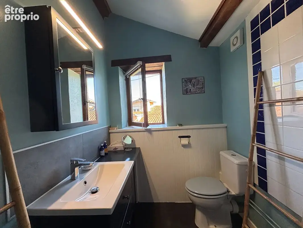 Charmante maison de caractère rénovée avec  4 chambres, grange et jardin arboré - photo 13