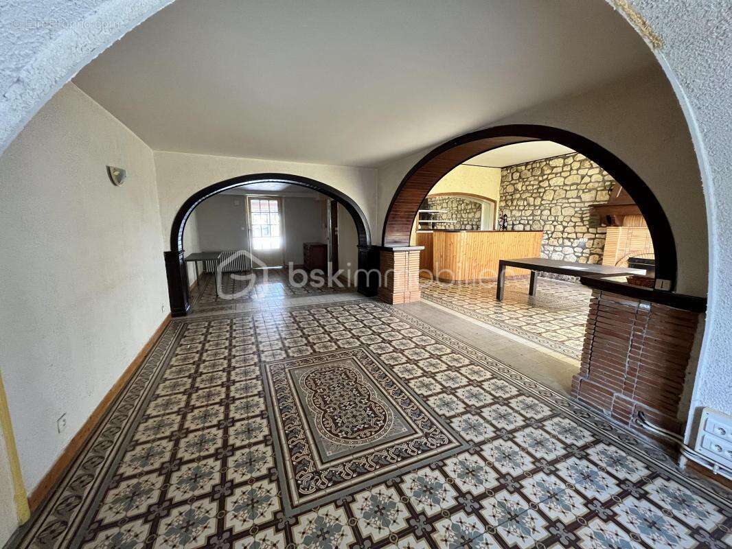 Maison à LA CHAPELLE-MONTLINARD