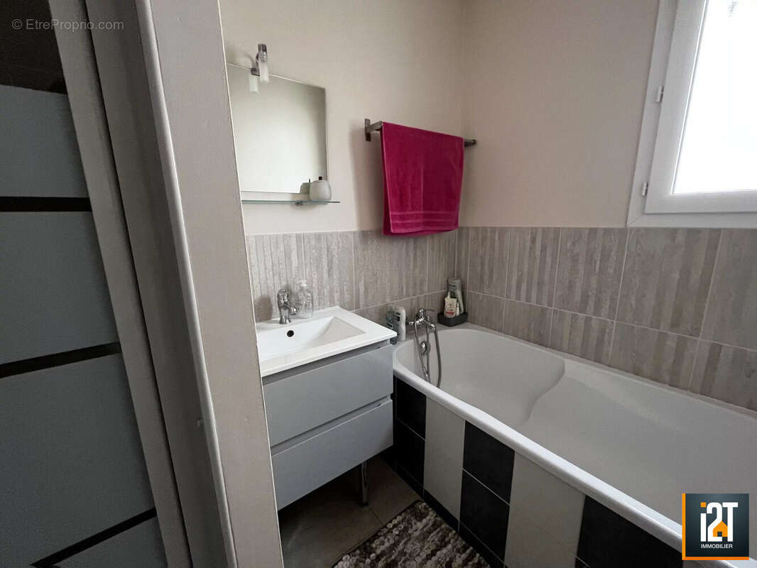 Maison à LA CALMETTE