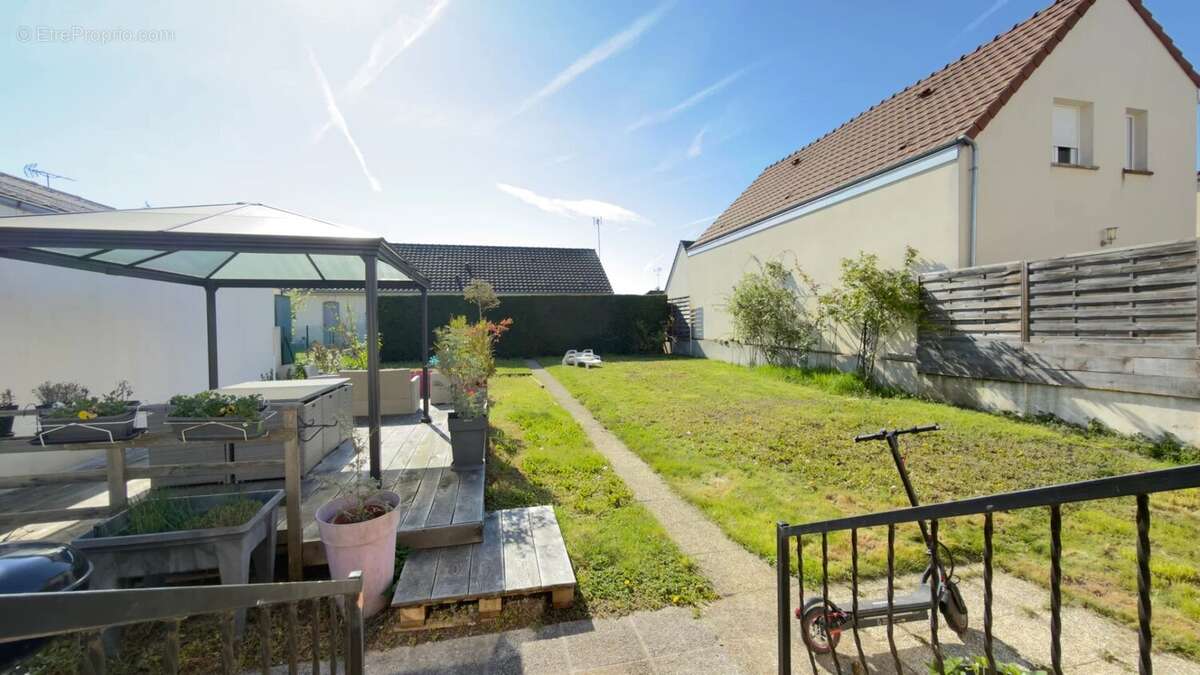 Maison à SAINT-PARRES-AUX-TERTRES