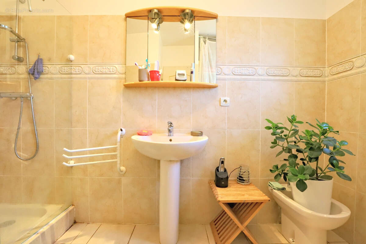 Maison à SOLLIES-TOUCAS