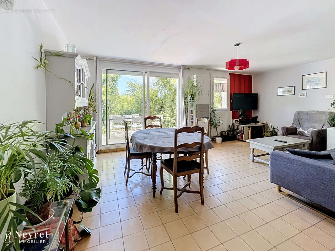 Maison - 103m2 - Terrain de 341m2 - St Genis Laval - photo 4