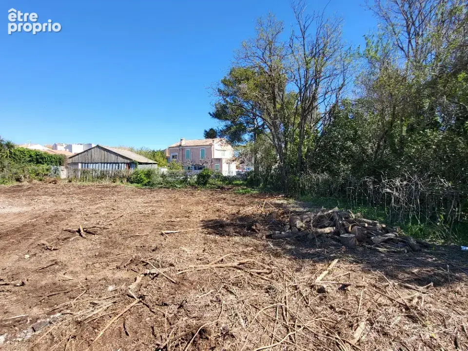 Terrain à LA CRAU