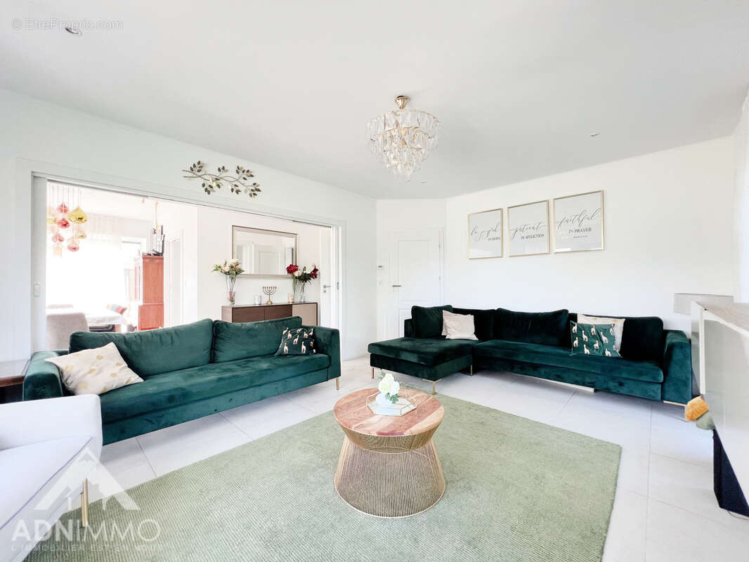 Maison à SAINT-GENIS-POUILLY