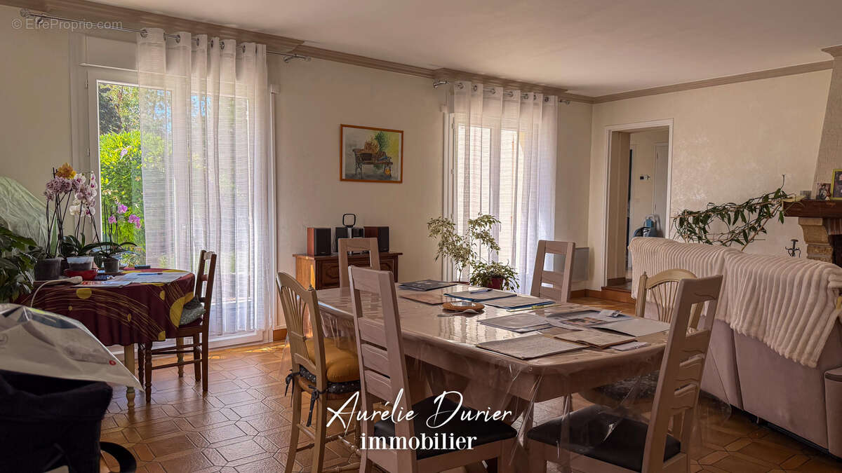 Maison à SAINT-CYR-SUR-LOIRE