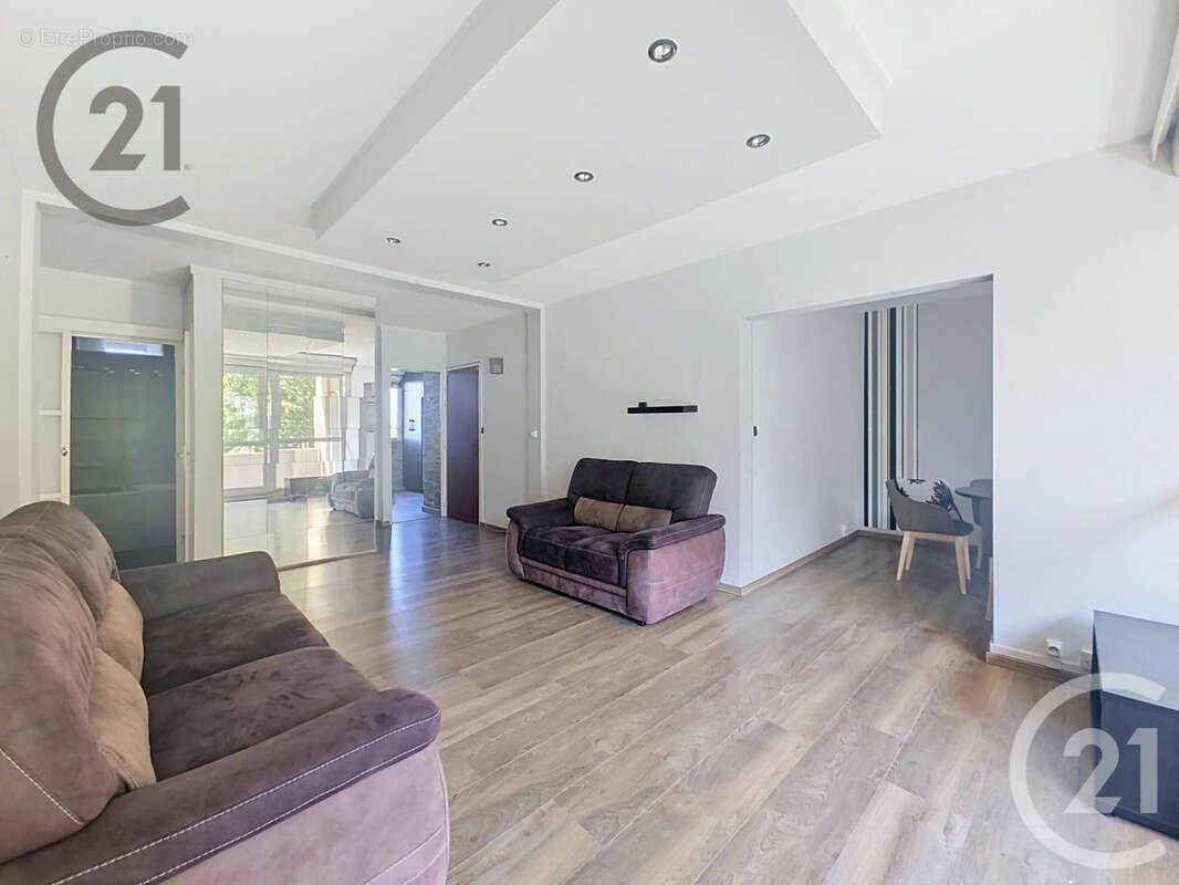 Appartement 71 m² à Reims  - photo 2