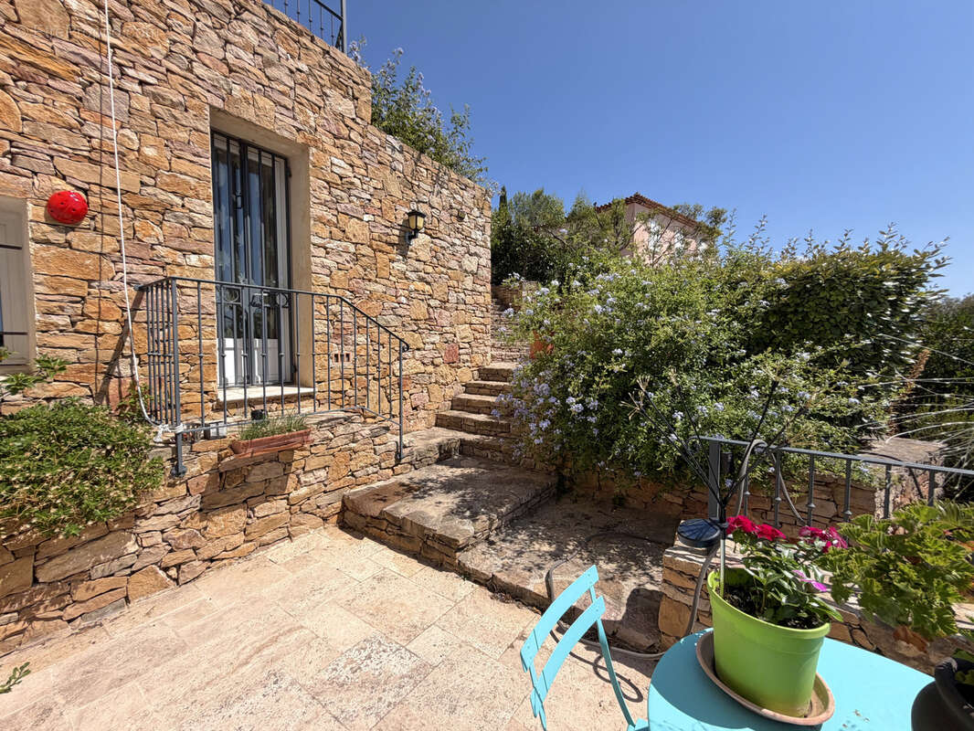 Bandol - Propriété avec vue mer panoramique, piscine à débordement et ascenseur intérieur - photo 17