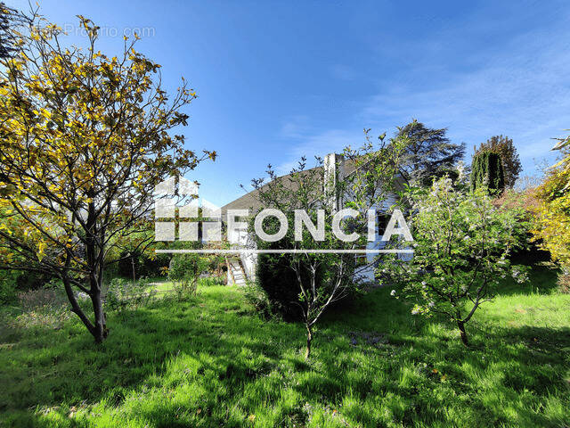 Terrain à MARLY-LE-ROI