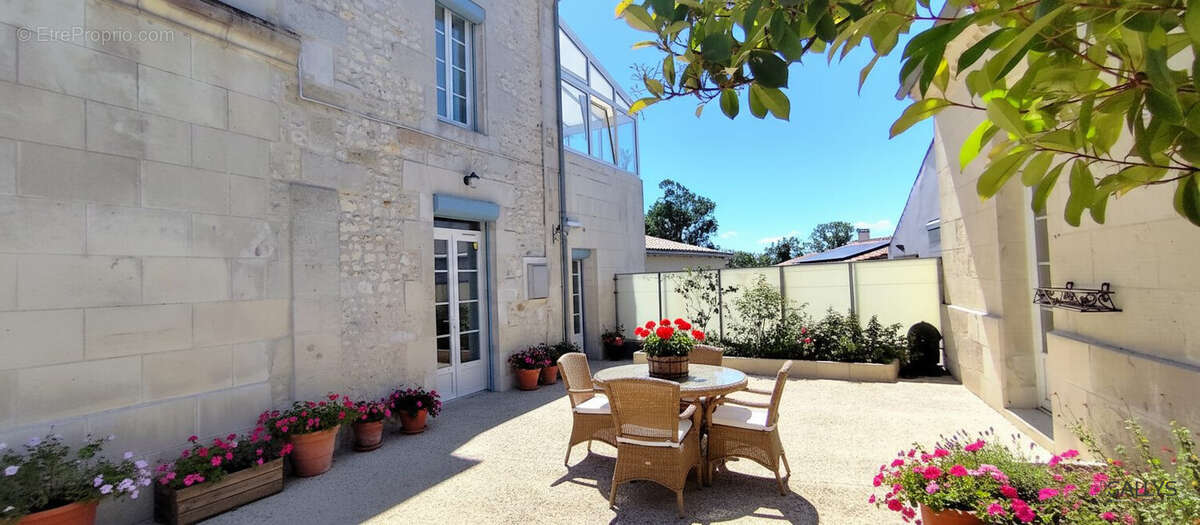 Maison à CHENAC-SAINT-SEURIN-D'UZET