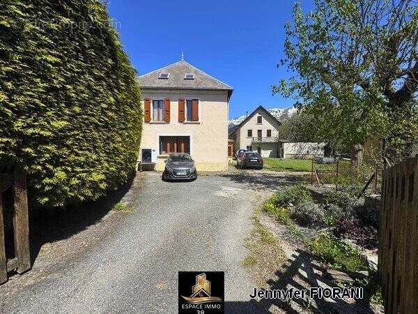 Maison à PIERRE-CHATEL