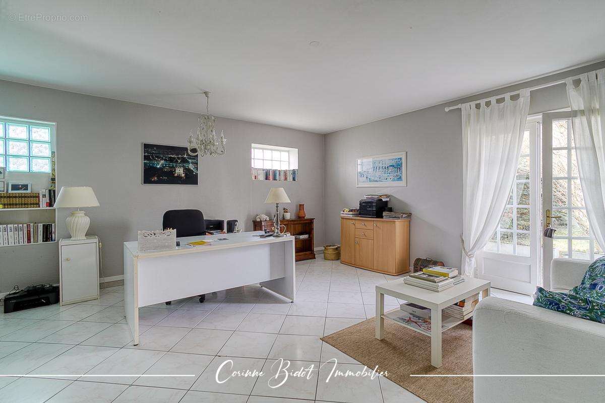 Maison à SAINT-PIERRE-DE-CHANDIEU