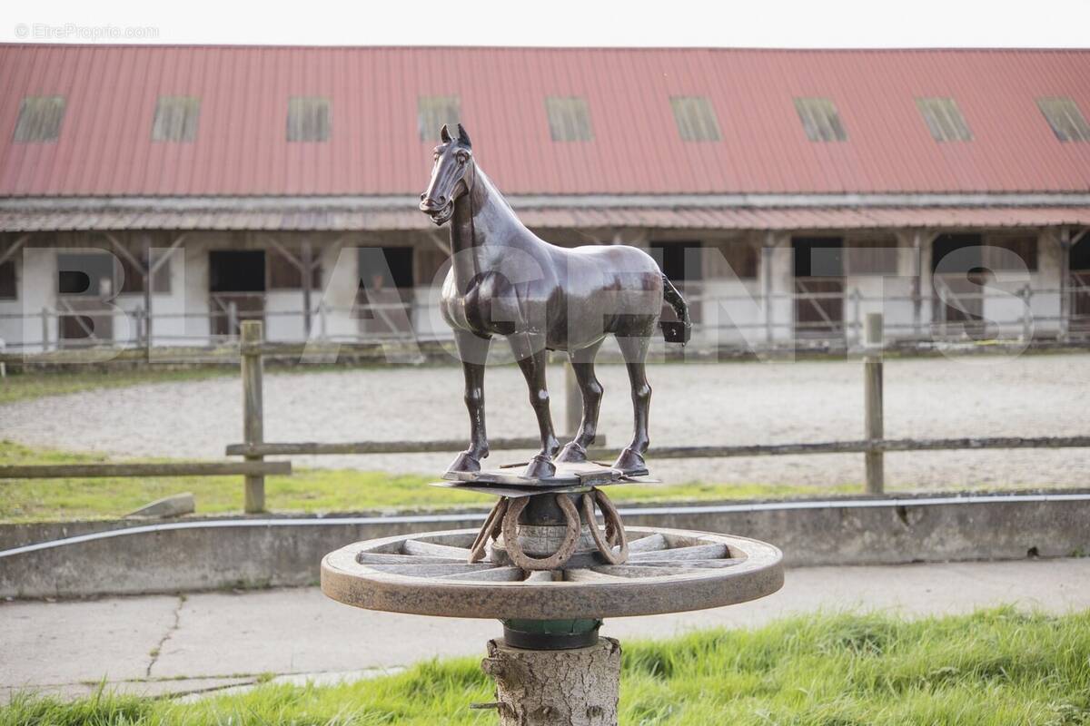 Emblême 2 - Maison à BASSEVELLE