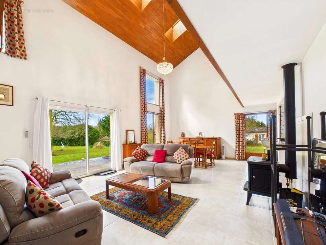 Maison à PIEGUT-PLUVIERS