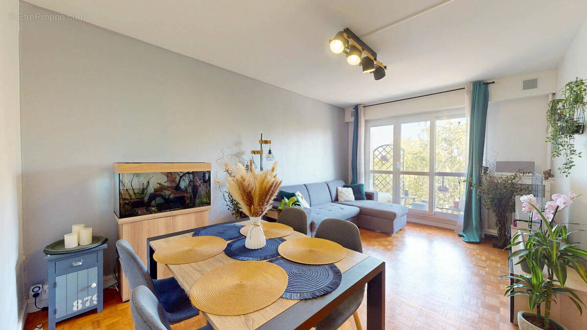 Appartement à FRESNES