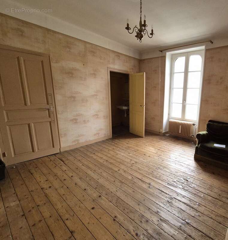 Maison à LE BOURGNEUF-LA-FORET