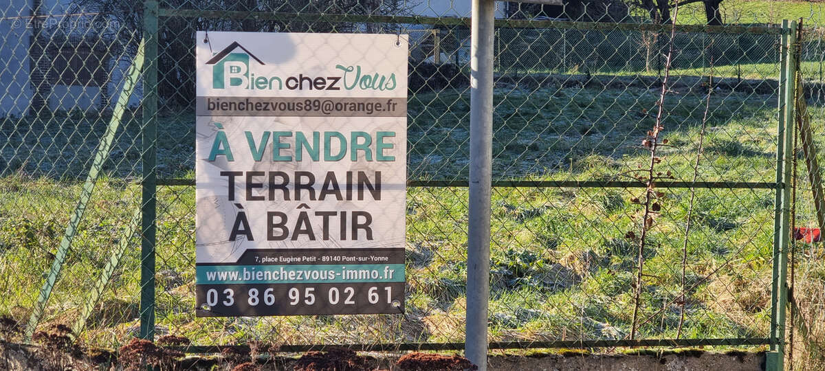 Terrain à MARAYE-EN-OTHE