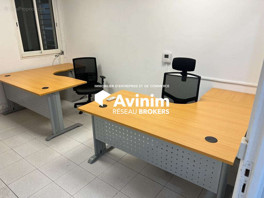 Commerce 105 m² à Pointe-A-Pitre  - photo 2