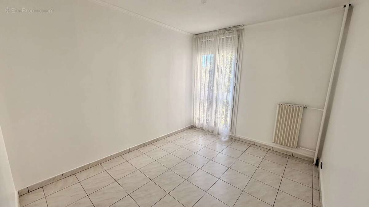 Appartement 80 m² à Vitrolles  - photo 4