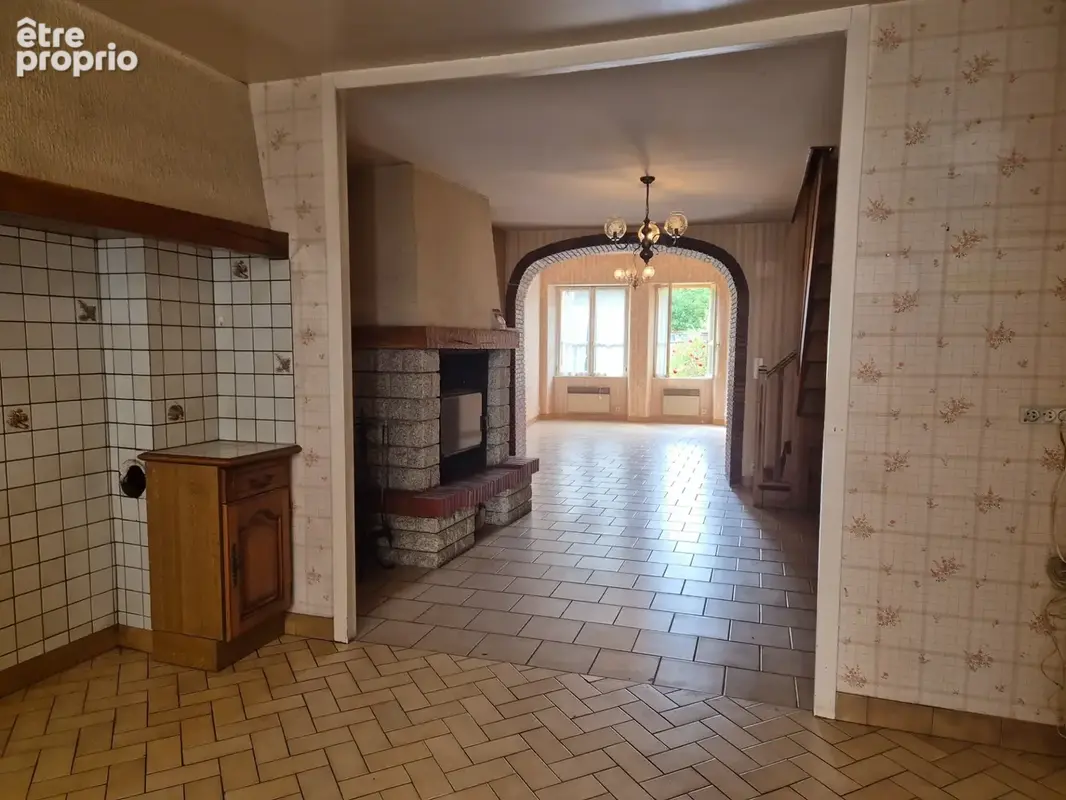 Indre (36) : maison de bourg à vendre 6 pièces de 156 m2 Véranda jardin clos et appartement supplémentaires ! - photo 2