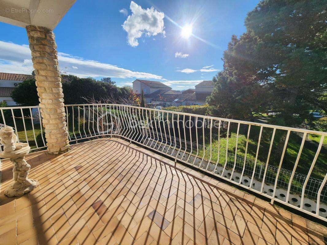 Maison à MONTELIMAR