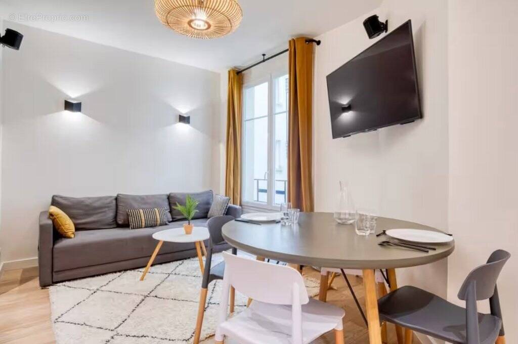 Commerce à PARIS-8E