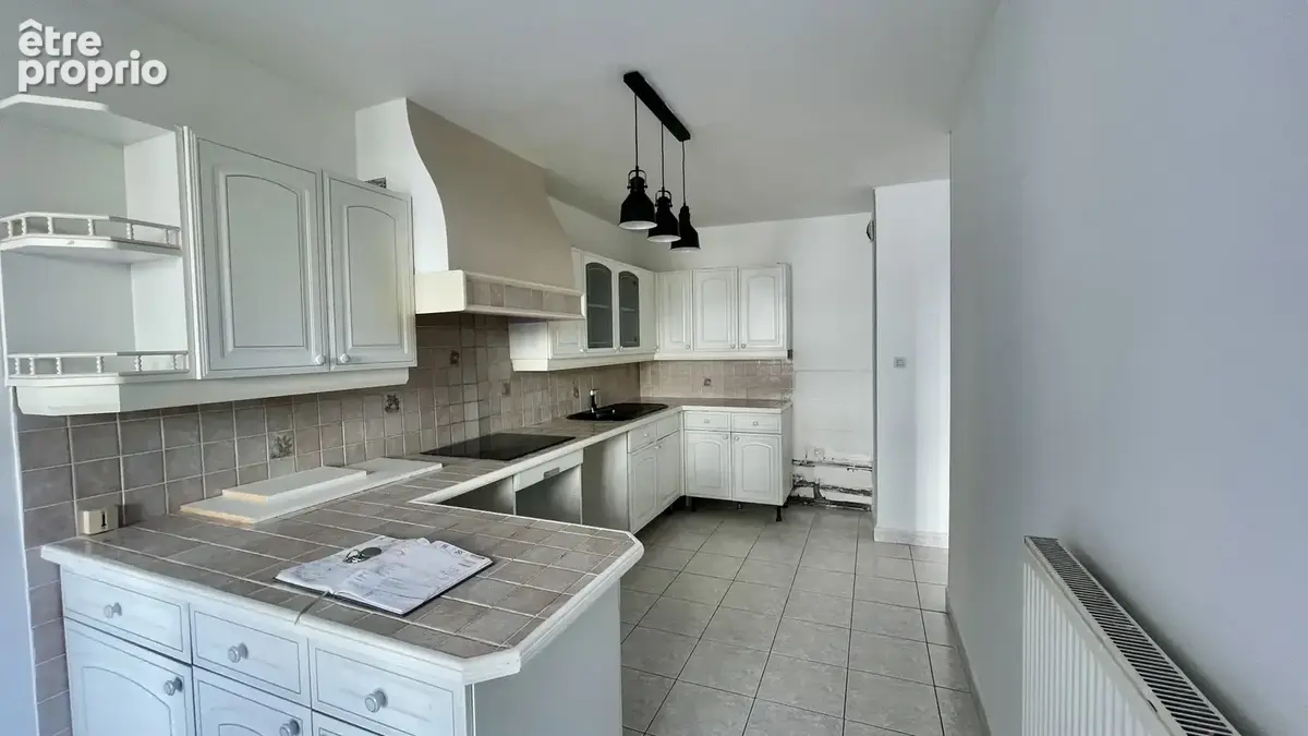 Spacieux T4 de 82 m2 traversant Est/Ouest avec balcon, garage et cave   DPE D - photo 5