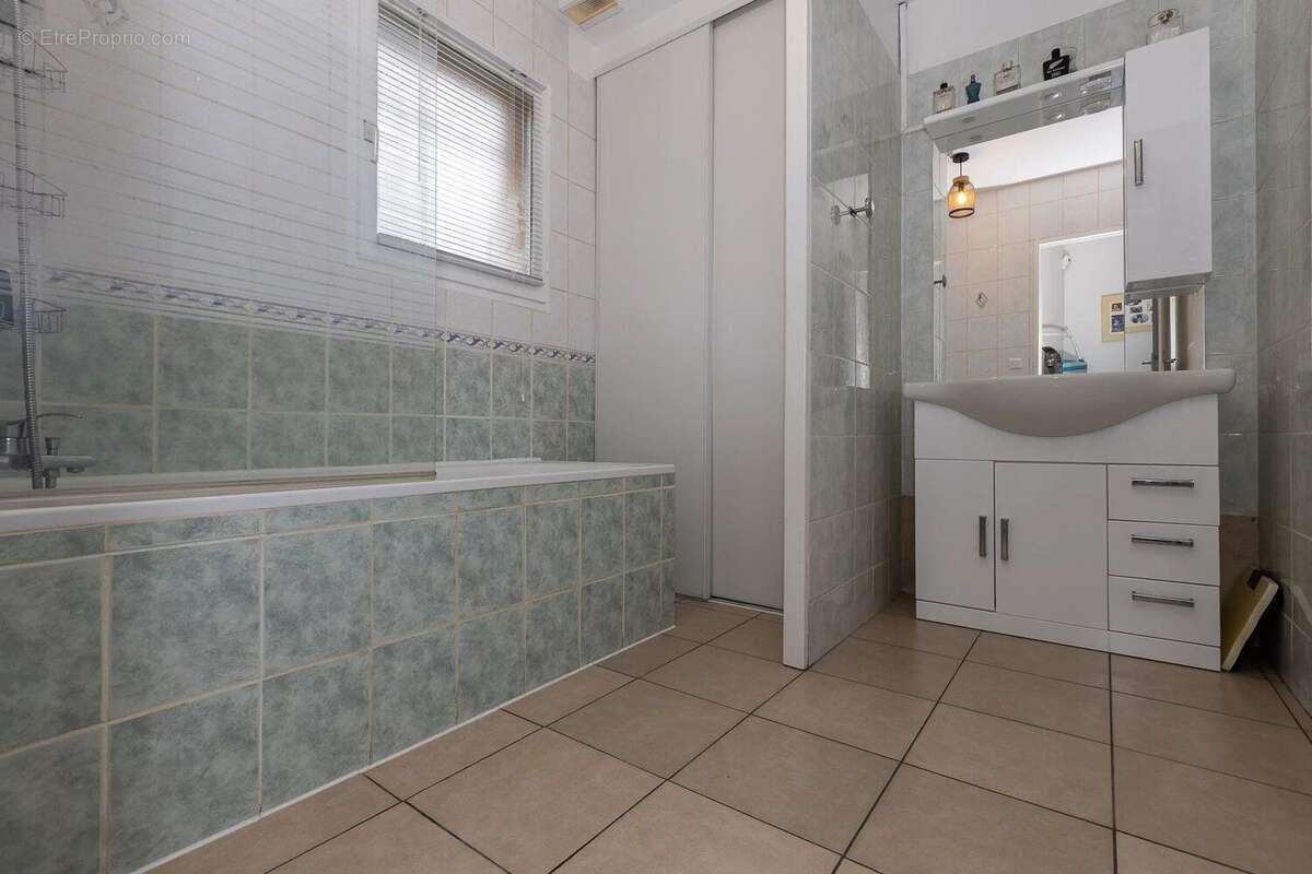 Maison à MONTAGNIEU