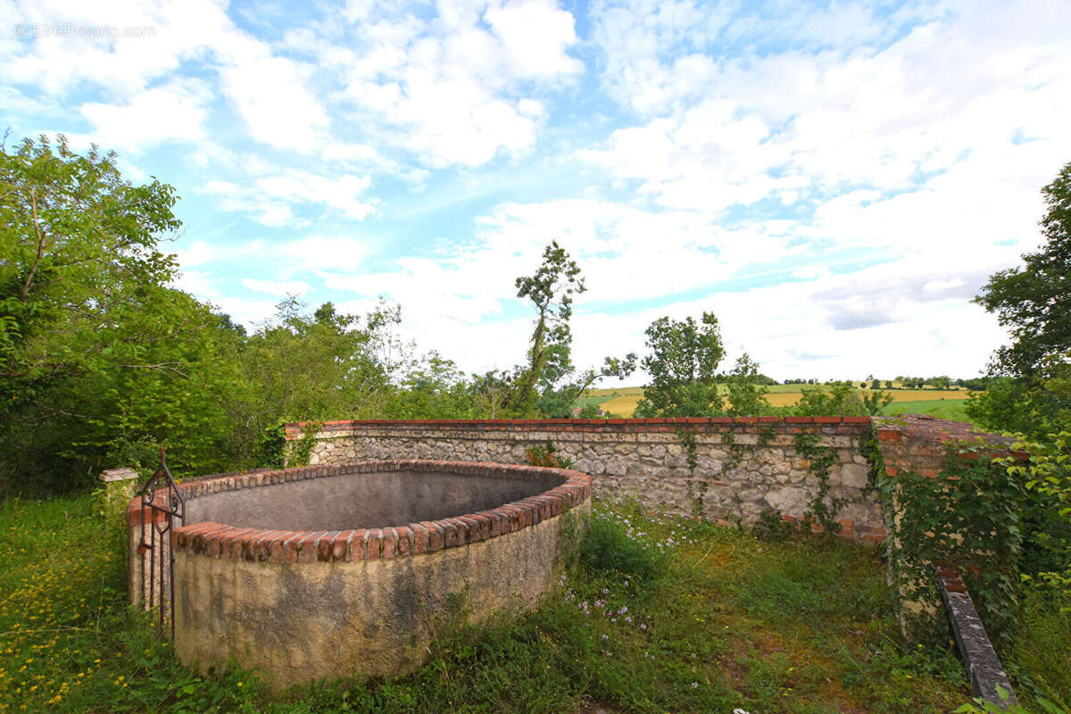 Maison à MONTAIGU-LE-BLIN