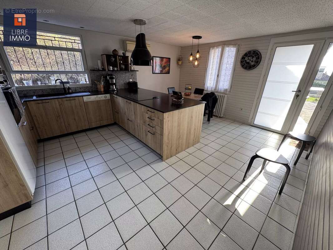 Maison à SAUVAGNON
