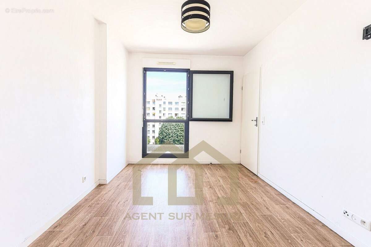 Appartement à AUBERVILLIERS
