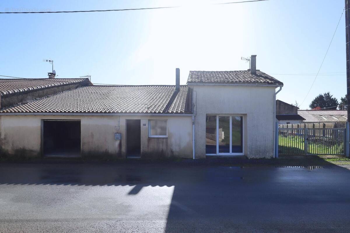 Photo 1 - Maison à LOUBILLE
