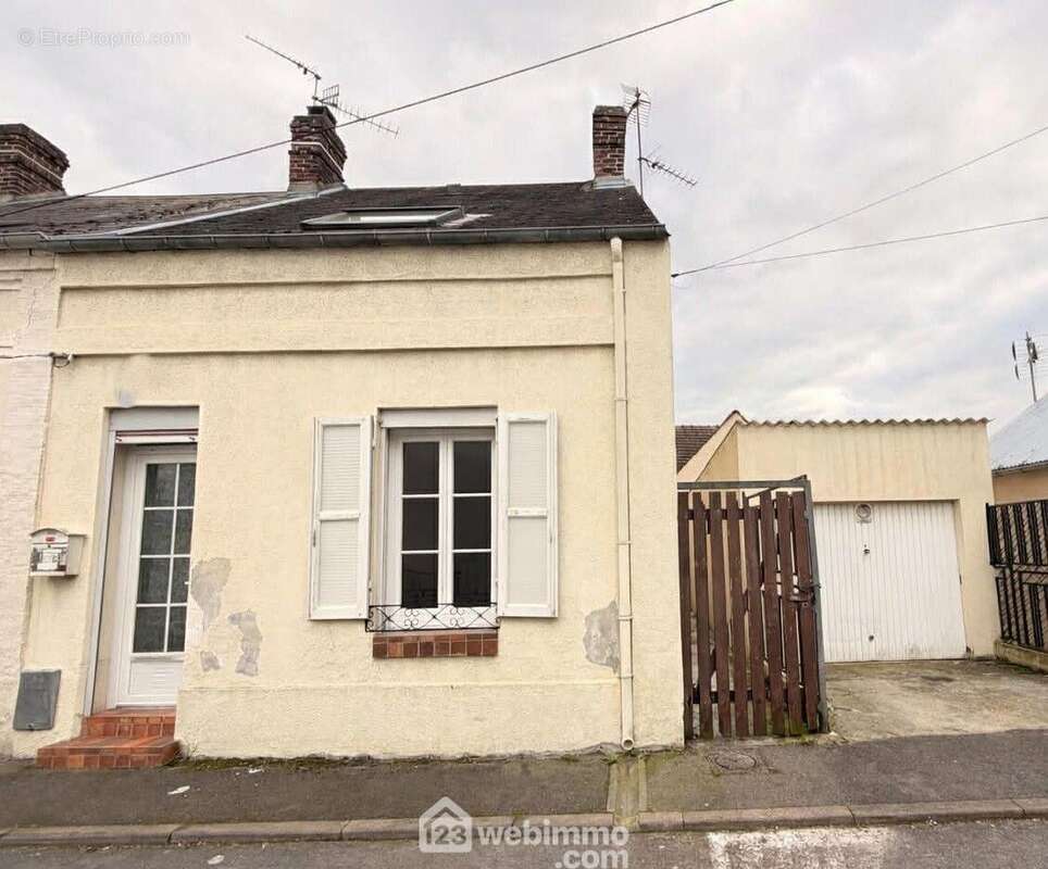 Jolie maison de ville avec beaucoup de potentiel comprenant ... - Maison à LAON