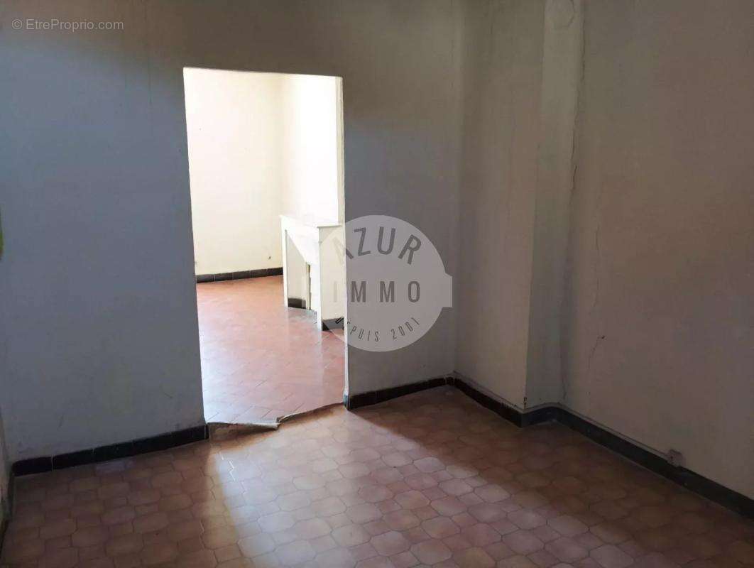 Appartement 37 m2 à restaurer + debarras - photo 6