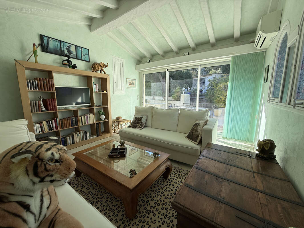 Appartement à ROQUEBRUNE-SUR-ARGENS