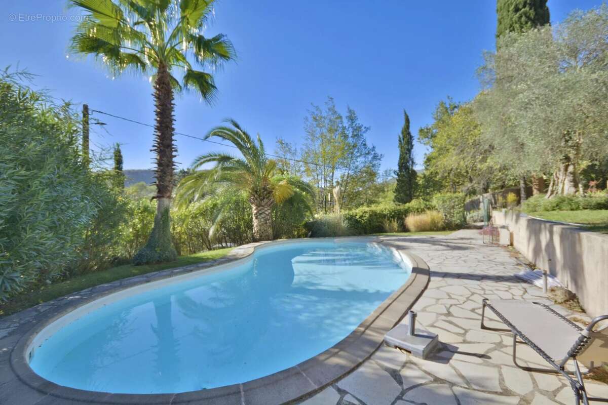 Maison à TOURRETTES-SUR-LOUP