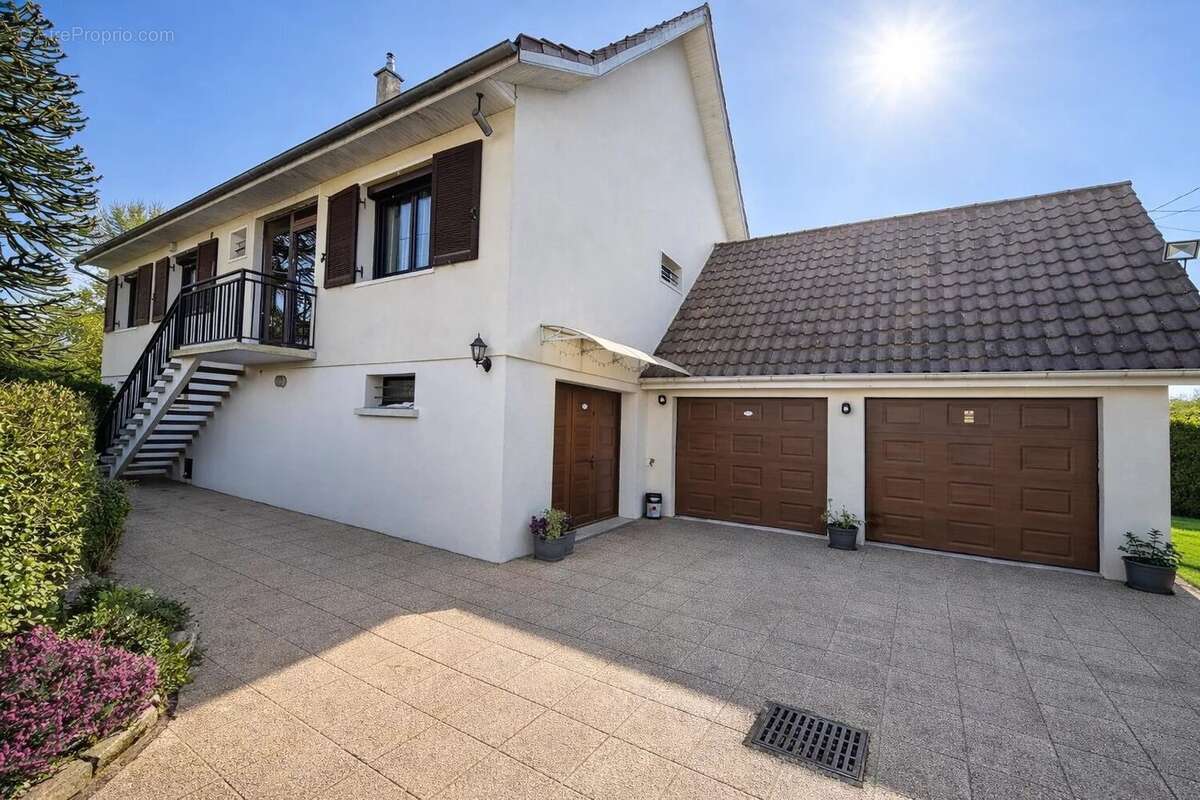 Maison à FONTENAY-TRESIGNY